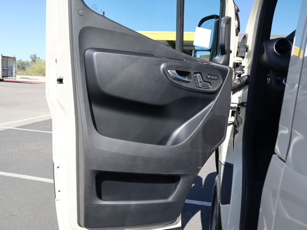 Thumbnail: 2025 Mercedes-Benz Sprinter - 23