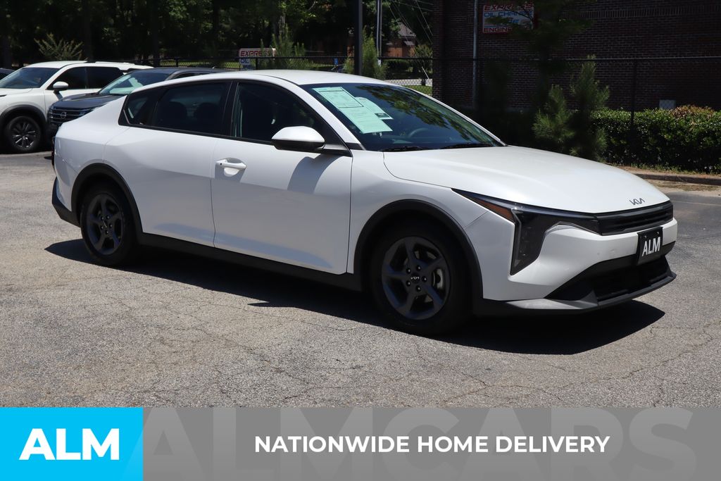 Used 2025 White Kia LXS image 5