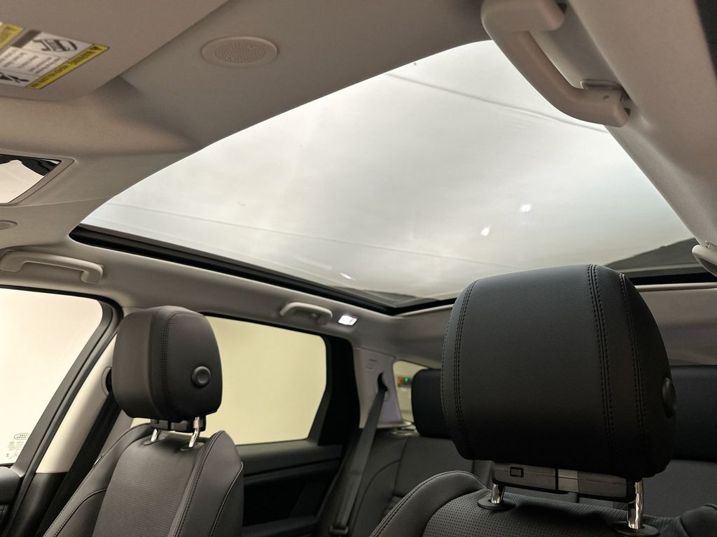 Thumbnail: 2025 Land Rover Discovery Sport - 7