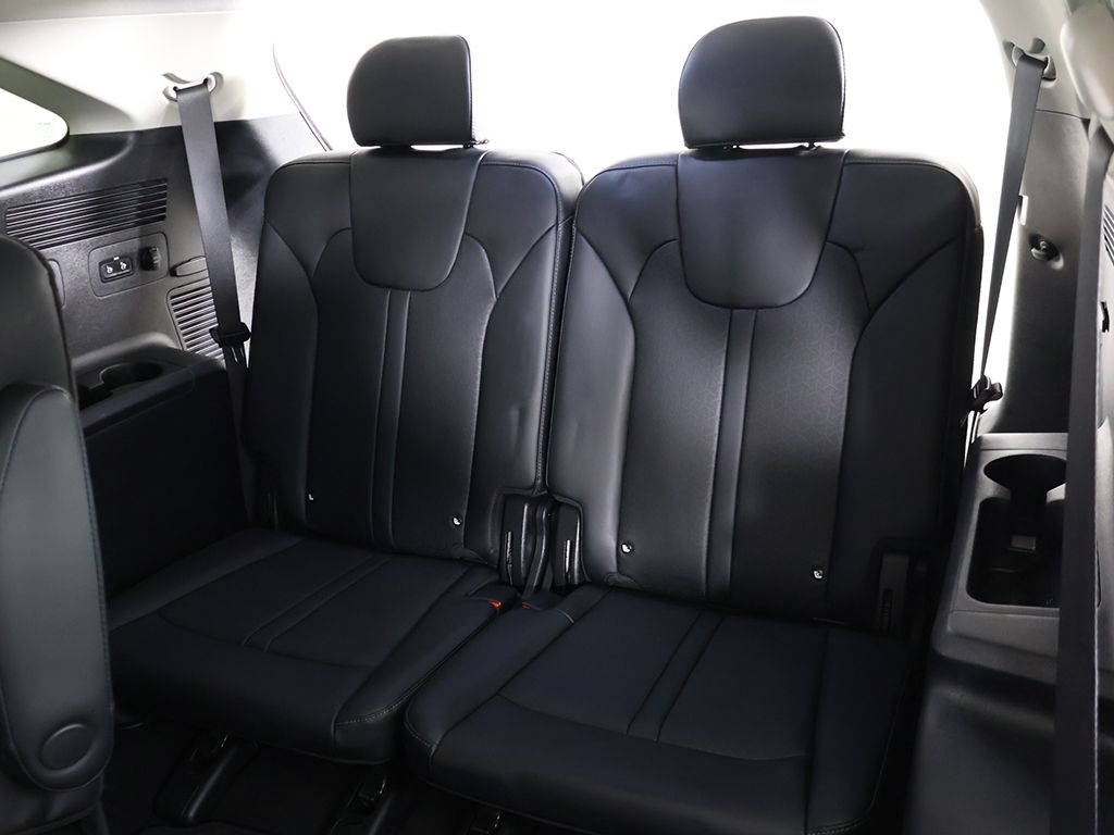 Used 2022 White Kia EX image 38