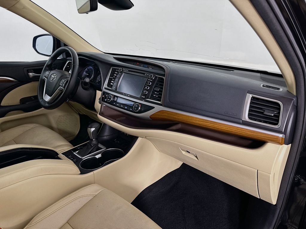 Thumbnail: 2017 Toyota Highlander - 31