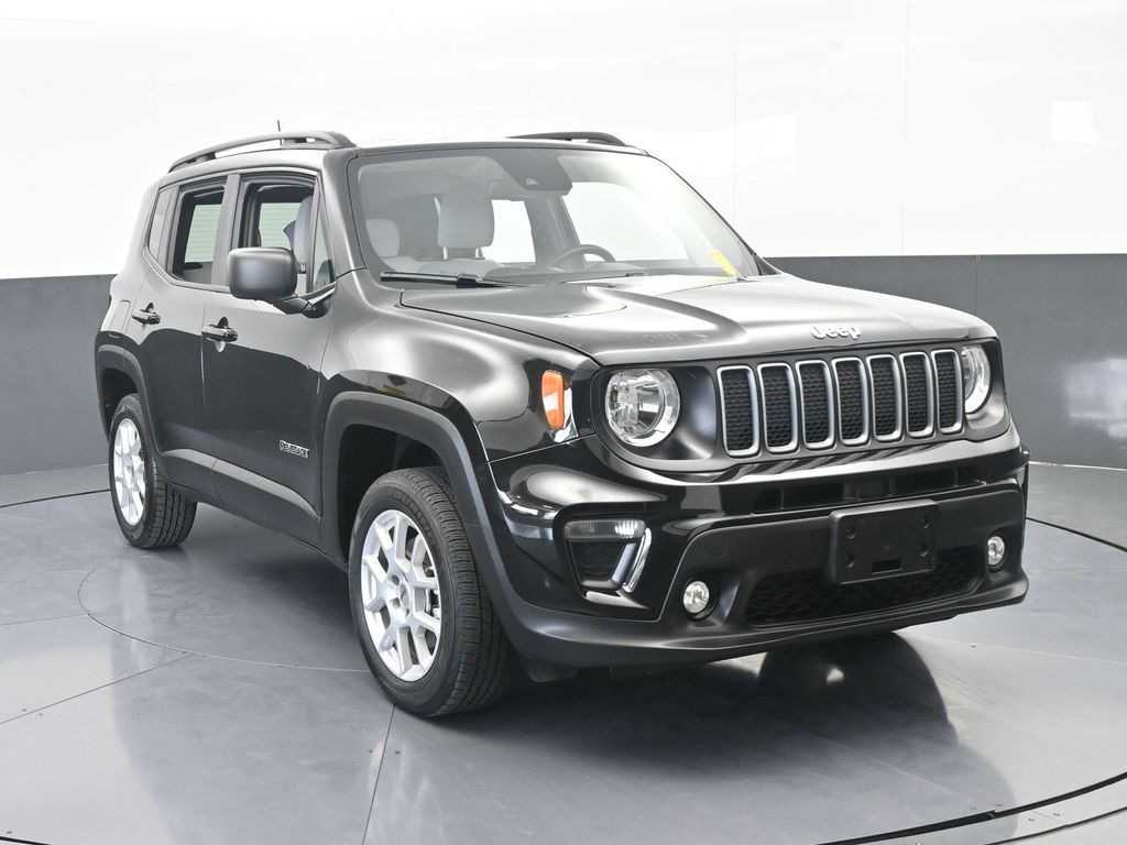 Used 2022 Black Clearcoat Jeep Latitude image 9