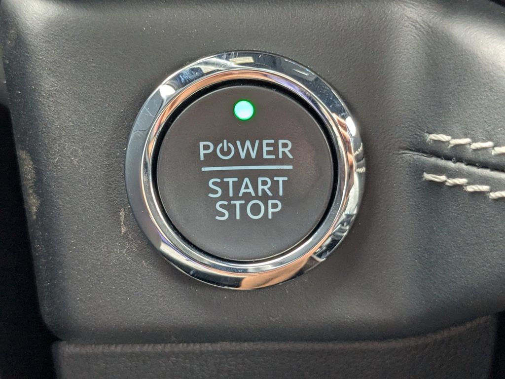 2025 Ford F-150 Lightning Platinum