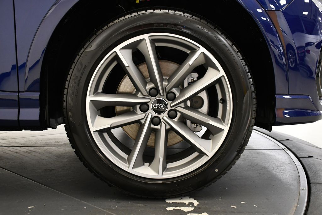 Thumbnail: 2025 Audi Q3 - 17