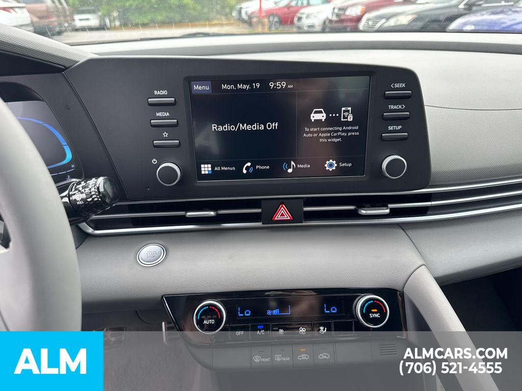 2025 Hyundai Elantra SEL Sport photo 19