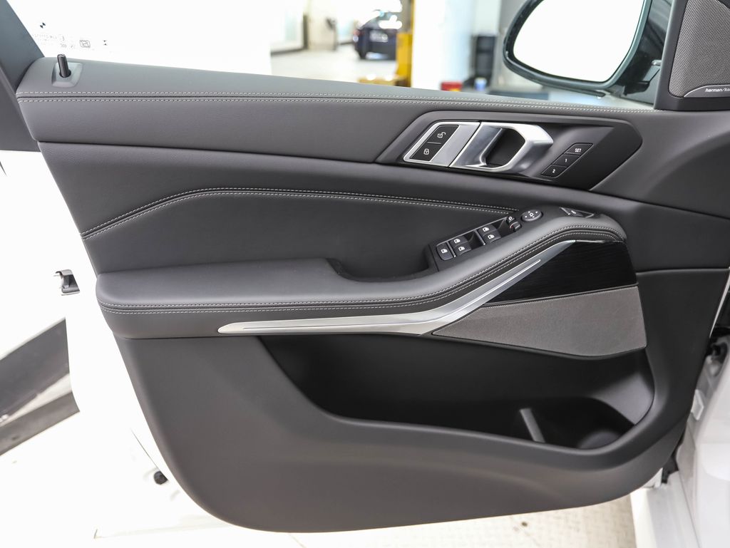 Thumbnail: 2026 BMW X5 - 9