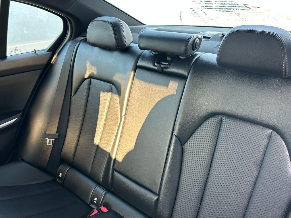 Thumbnail: 2023 BMW 3 Series - 32