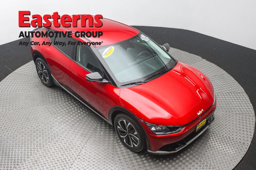 Used 2023 Red Kia Wind image 3