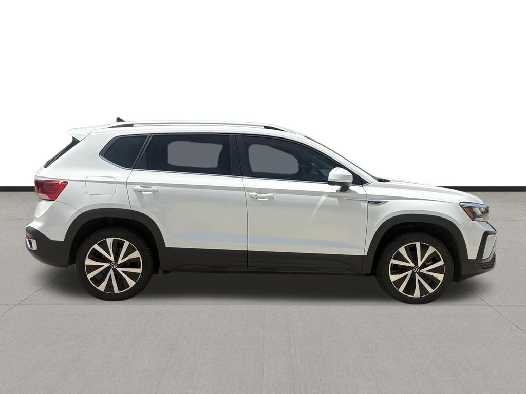 2024 Volkswagen Taos 1.5T SE - 4