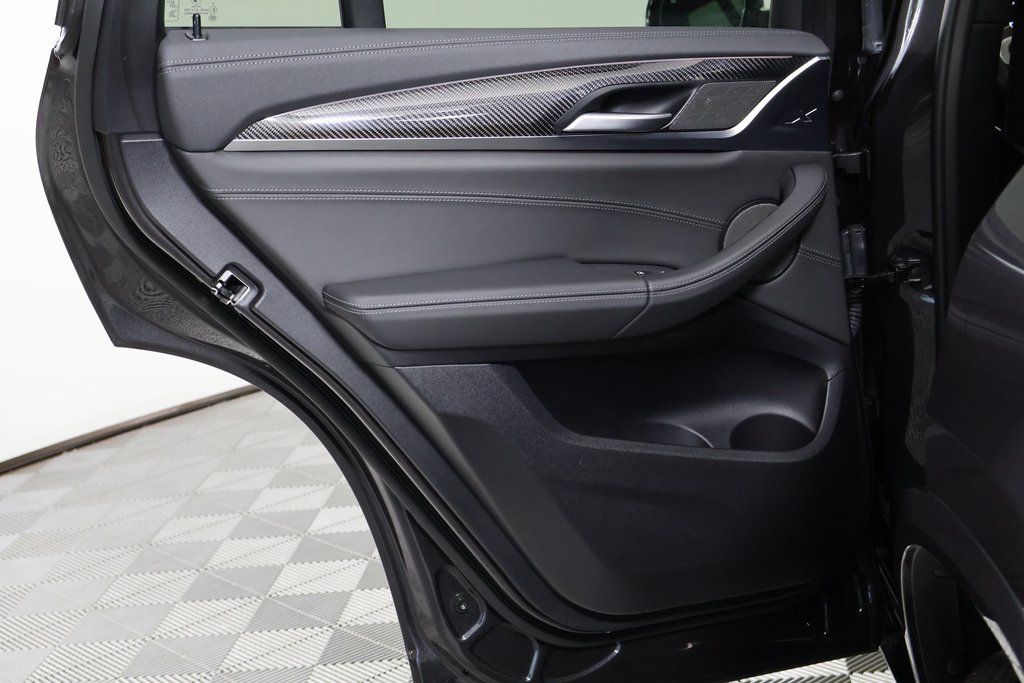 Thumbnail: 2025 BMW X4 - 13