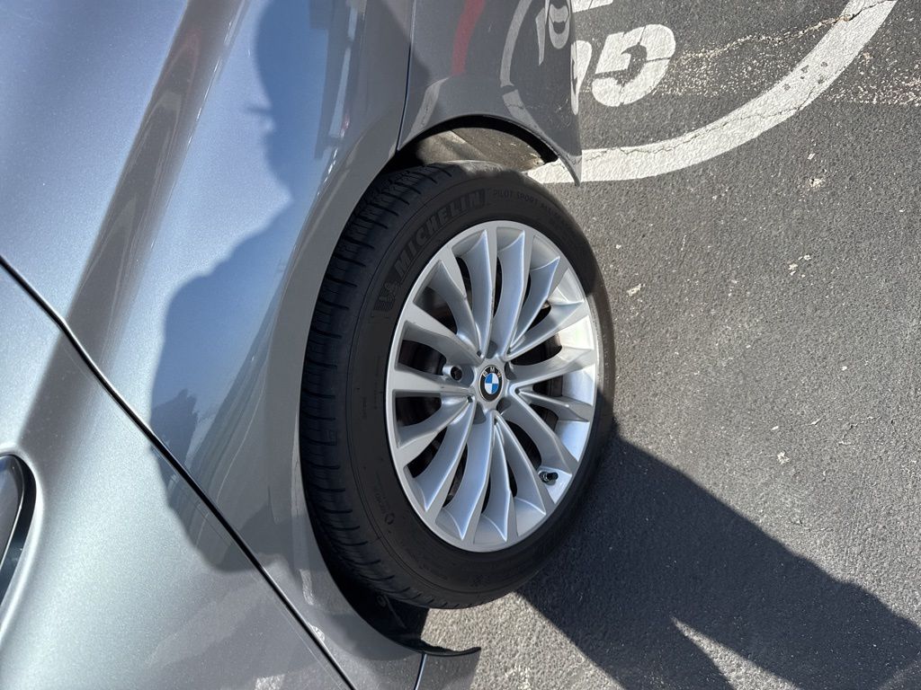 Thumbnail: 2021 BMW 5 Series - 10