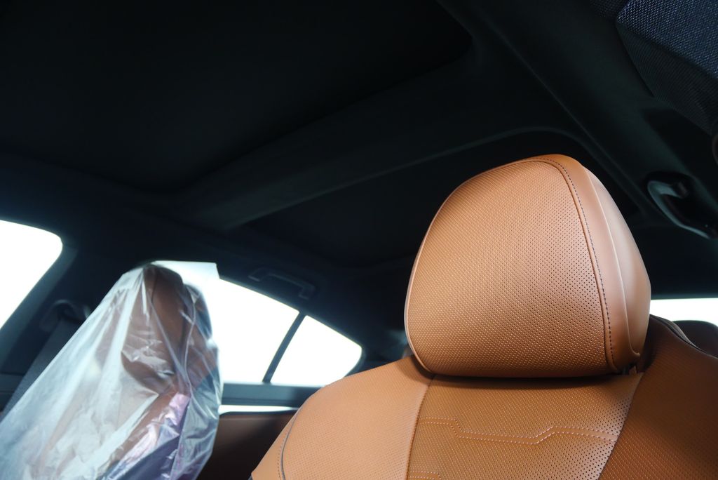 Thumbnail: 2026 BMW 8 Series - 13