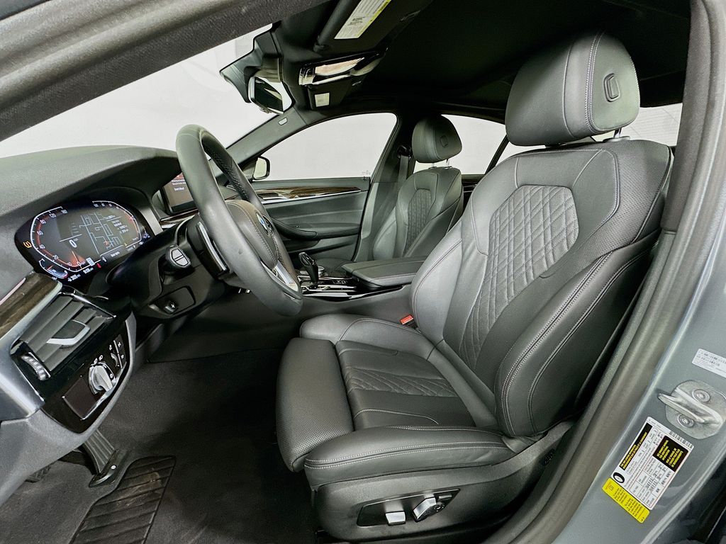 Thumbnail: 2023 BMW 5 Series - 21