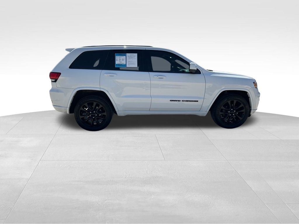 2018 Jeep Grand Cherokee Altitude 9