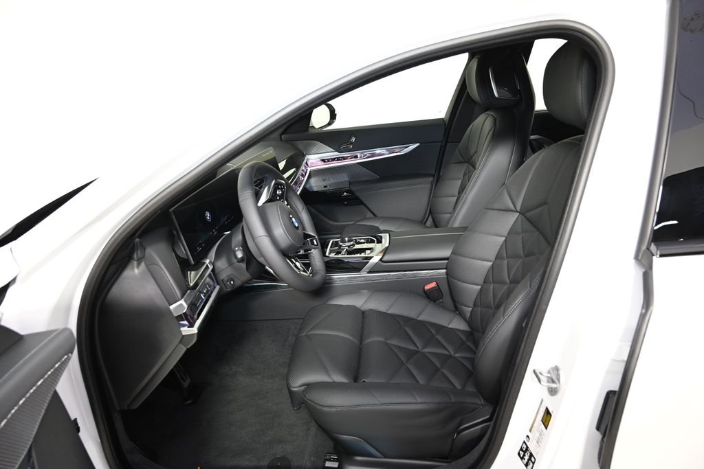 Thumbnail: 2026 BMW 7 Series - 14