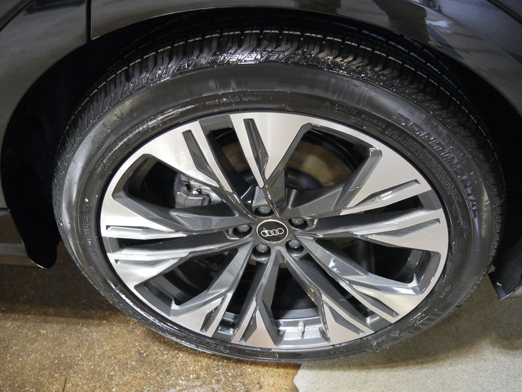 Thumbnail: 2026 Audi Q8 - 13