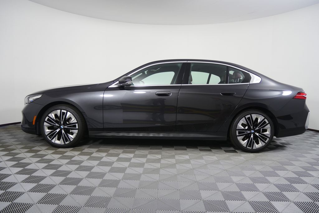 Thumbnail: 2025 BMW 5 Series - 6