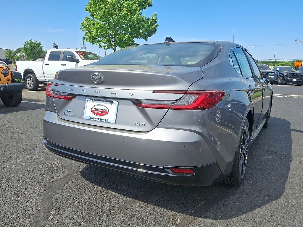2025 Toyota Camry XLE 4