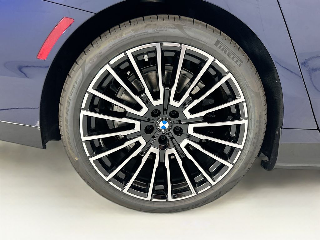 Thumbnail: 2026 BMW i7 - 32