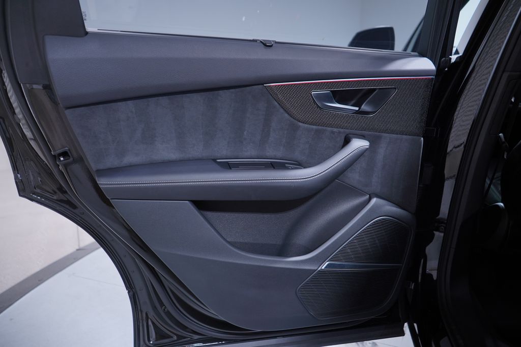 Thumbnail: 2023 Audi SQ7 - 16