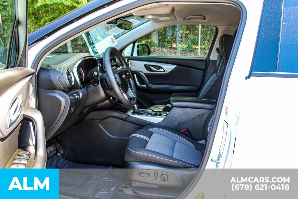Used 2025 White Chevrolet LT image 17