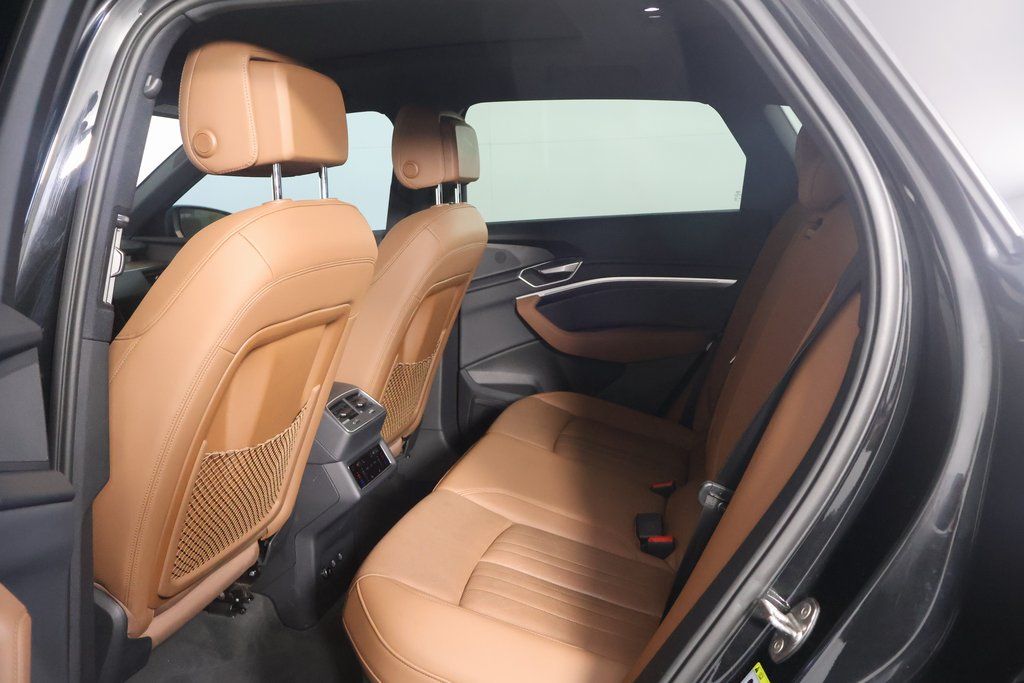 2022 Audi e-tron Premium Plus 11