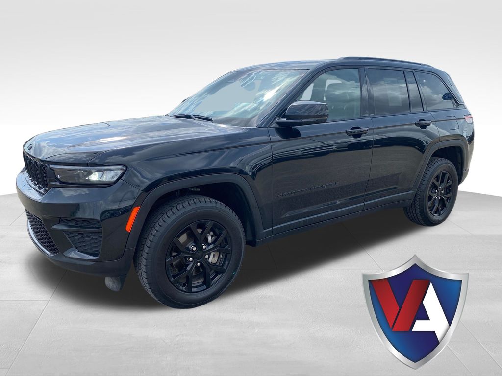 Diamond Black Crystal Pearlcoat 2024 Jeep Grand Cherokee Altitude 4WD SUV / Crossover Four-Wheel Drive 8-Speed Automatic