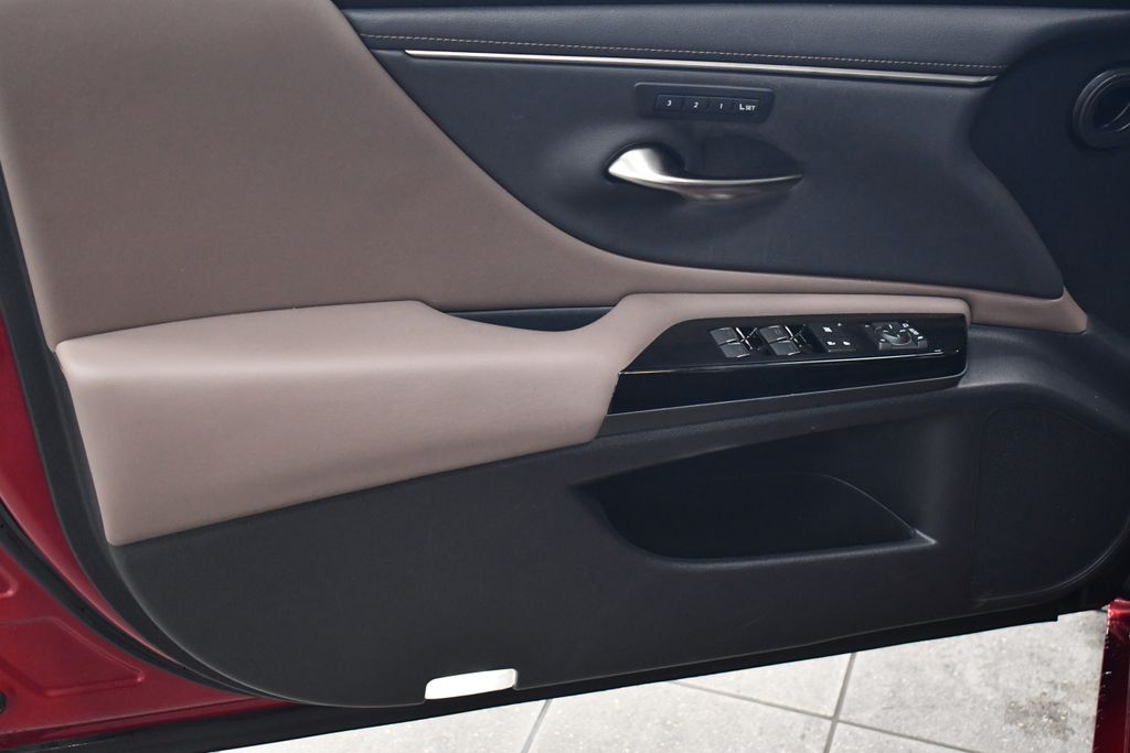Thumbnail: 2022 Lexus ES - 13