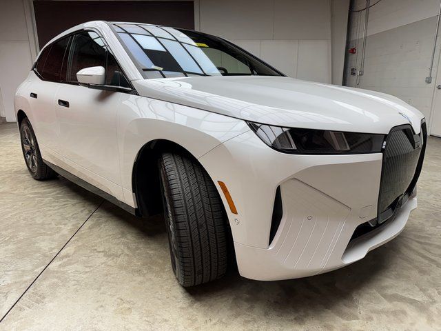 New 2026 White BMW xDrive60 image 7