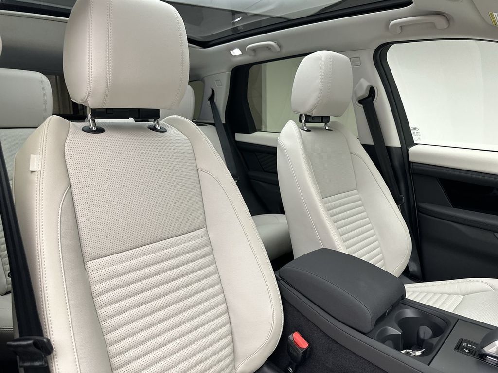 Thumbnail: 2024 Land Rover Discovery Sport - 12