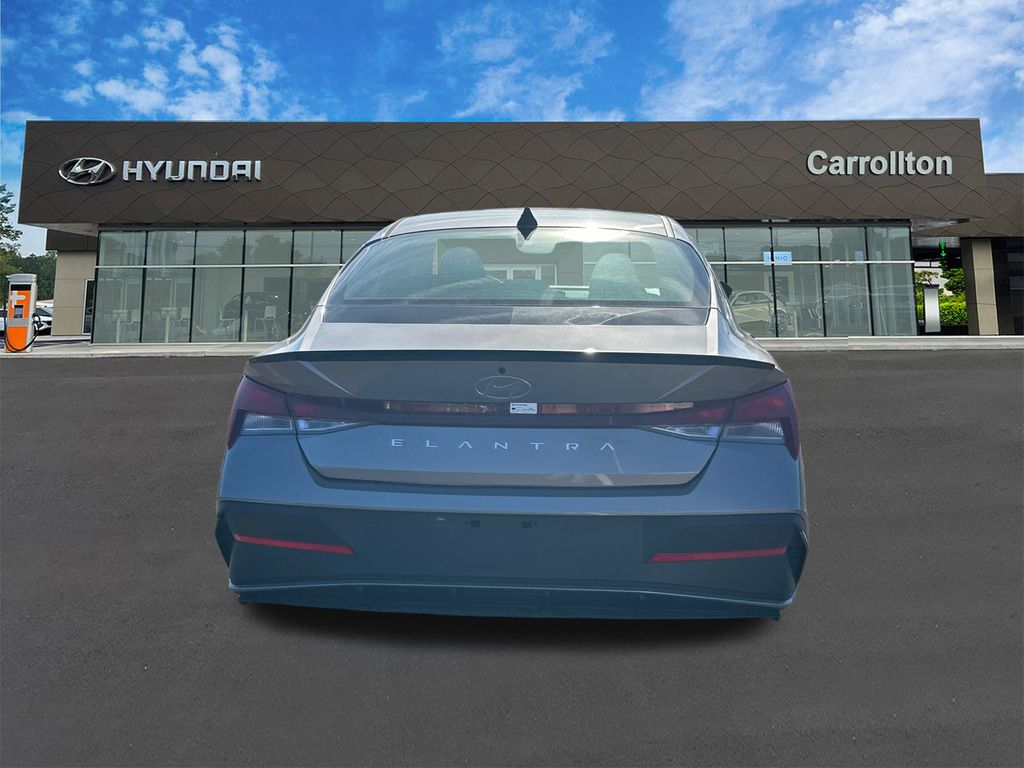 Used 2025 Silver Hyundai SEL Sport image 6
