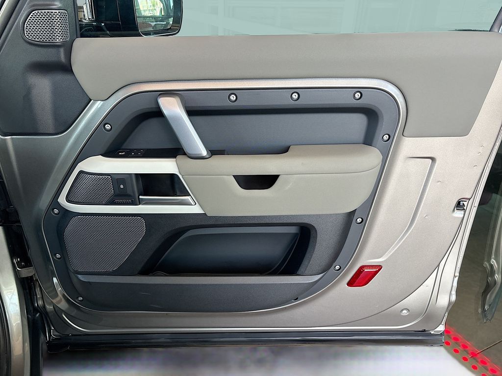 Thumbnail: 2022 Land Rover Defender - 25