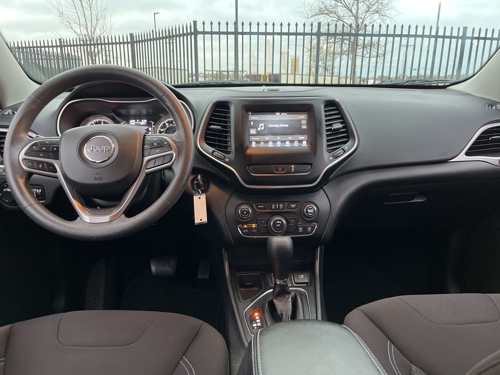 Thumbnail: 2021 Jeep Cherokee - 15