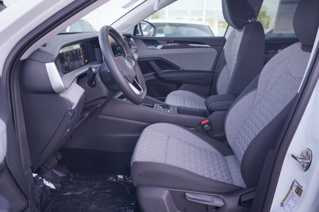 Thumbnail: 2025 Volkswagen Tiguan - 6