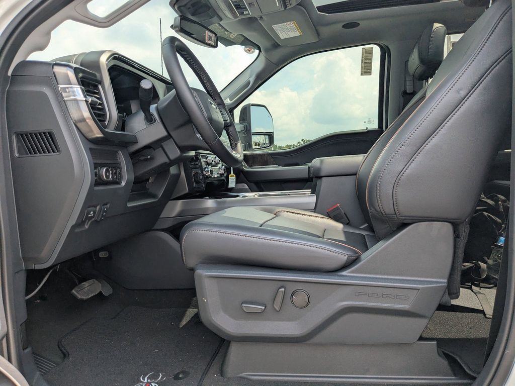 2025 Ford F-250 Black Widow