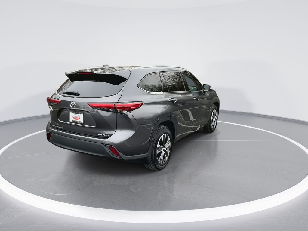 2021 Toyota Highlander XLE 8