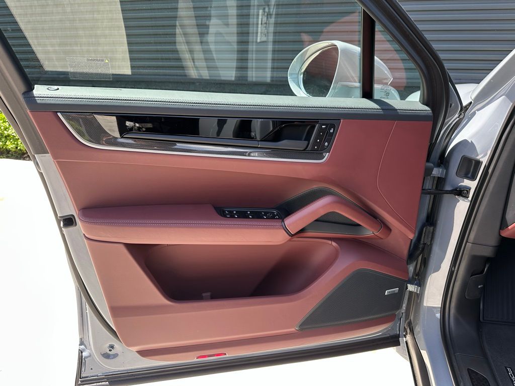 Thumbnail: 2025 Porsche Cayenne - 14