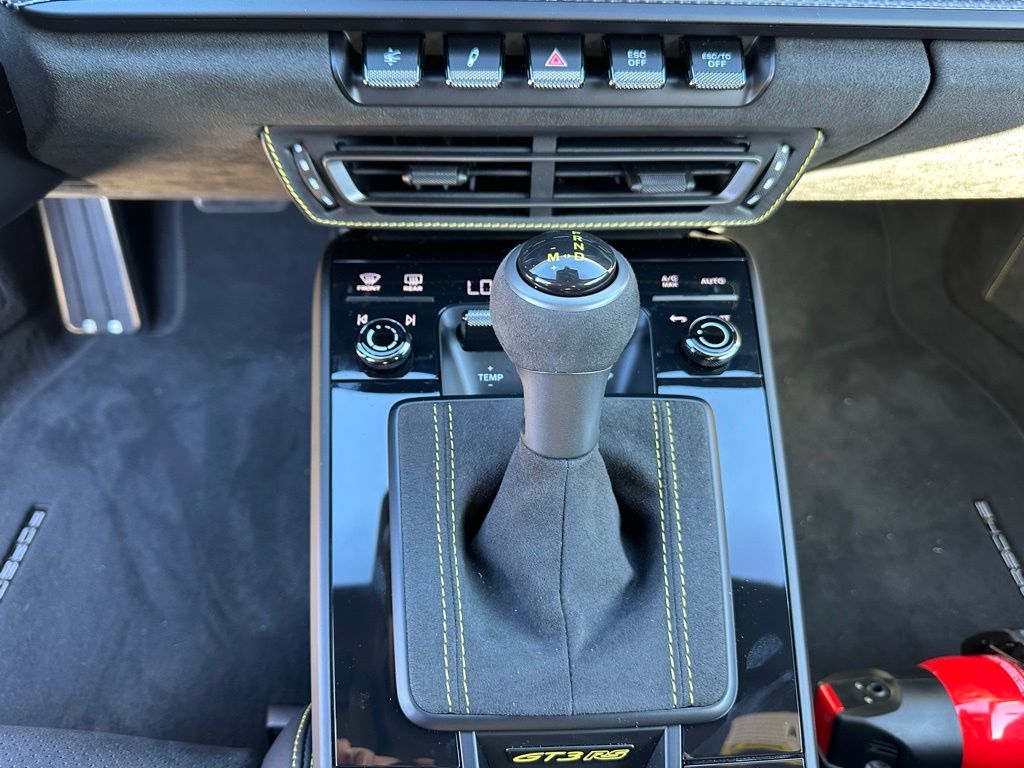 Thumbnail: 2025 Porsche 911 - 29