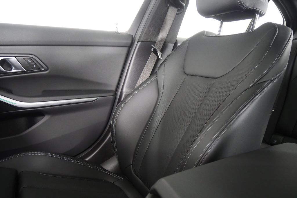 Thumbnail: 2025 BMW 3 Series - 26