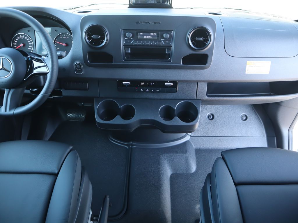 Thumbnail: 2025 Mercedes-Benz Sprinter - 13