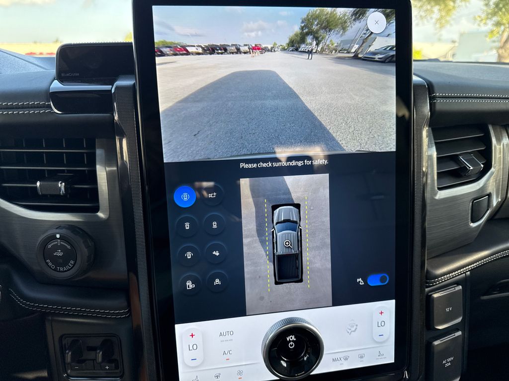 2025 Ford F-150 Lightning Platinum photo 21
