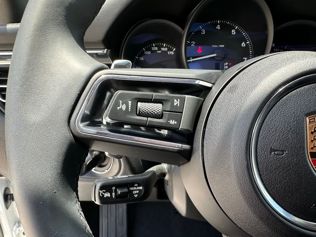 2025 Porsche Macan  20