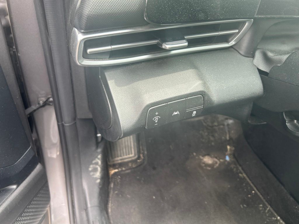 Used 2023 Silver Hyundai SEL image 8