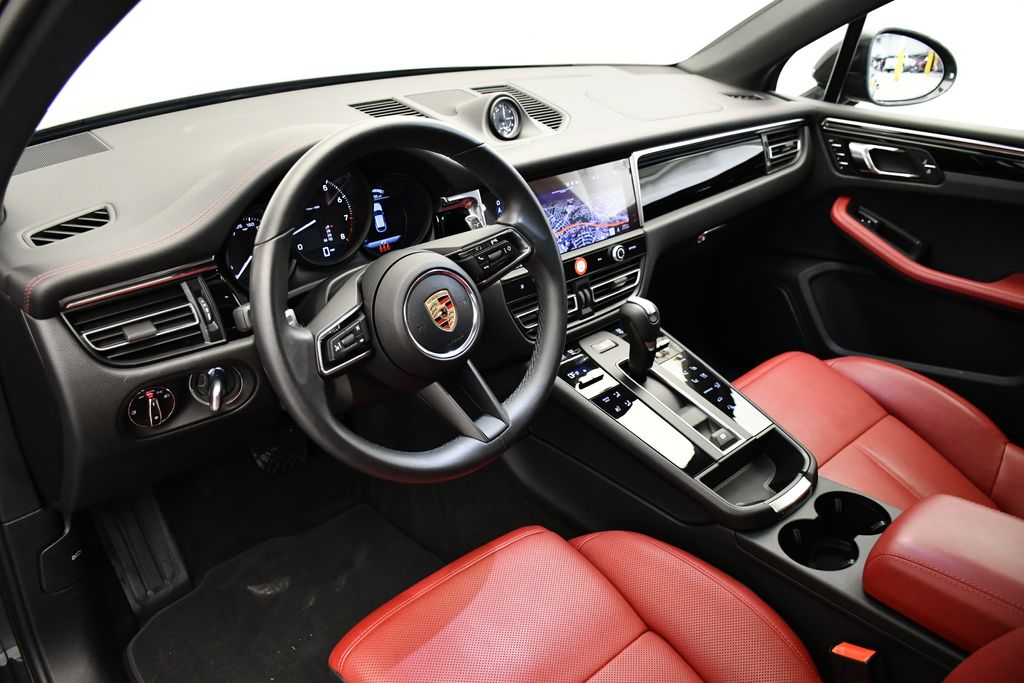 Thumbnail: 2025 Porsche Macan - 4