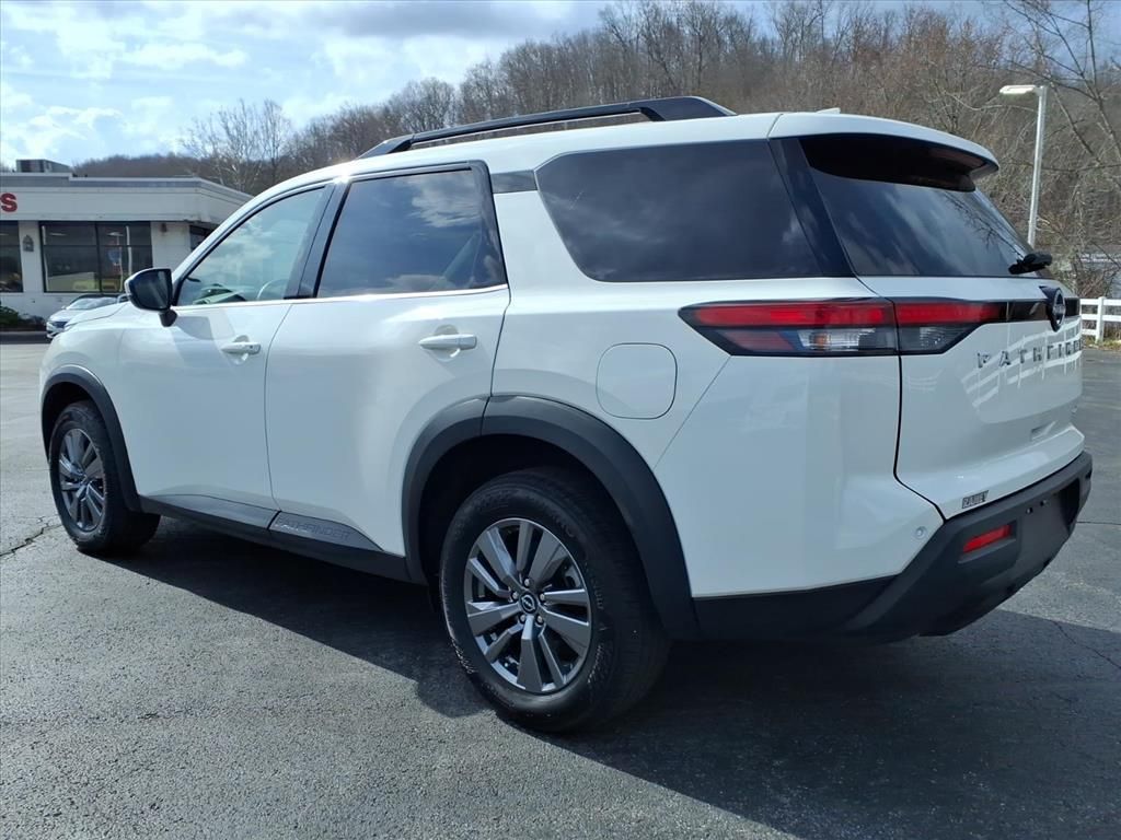 View vehicle photo 7