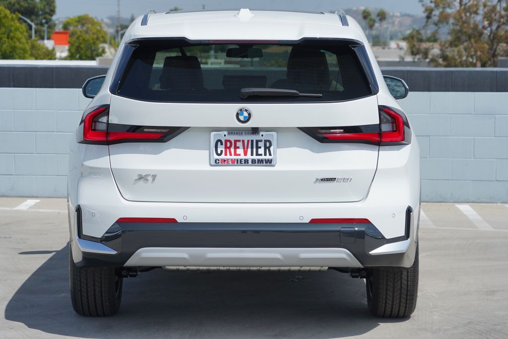 Thumbnail: 2027 BMW X1 - 6