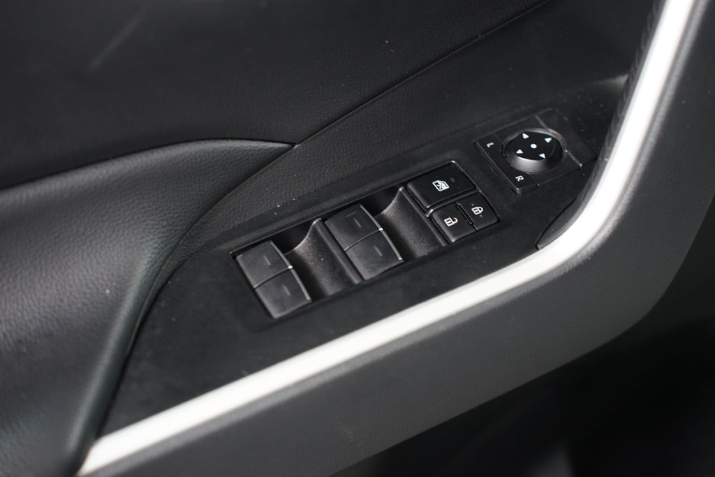 2023 Toyota RAV4 XLE 31