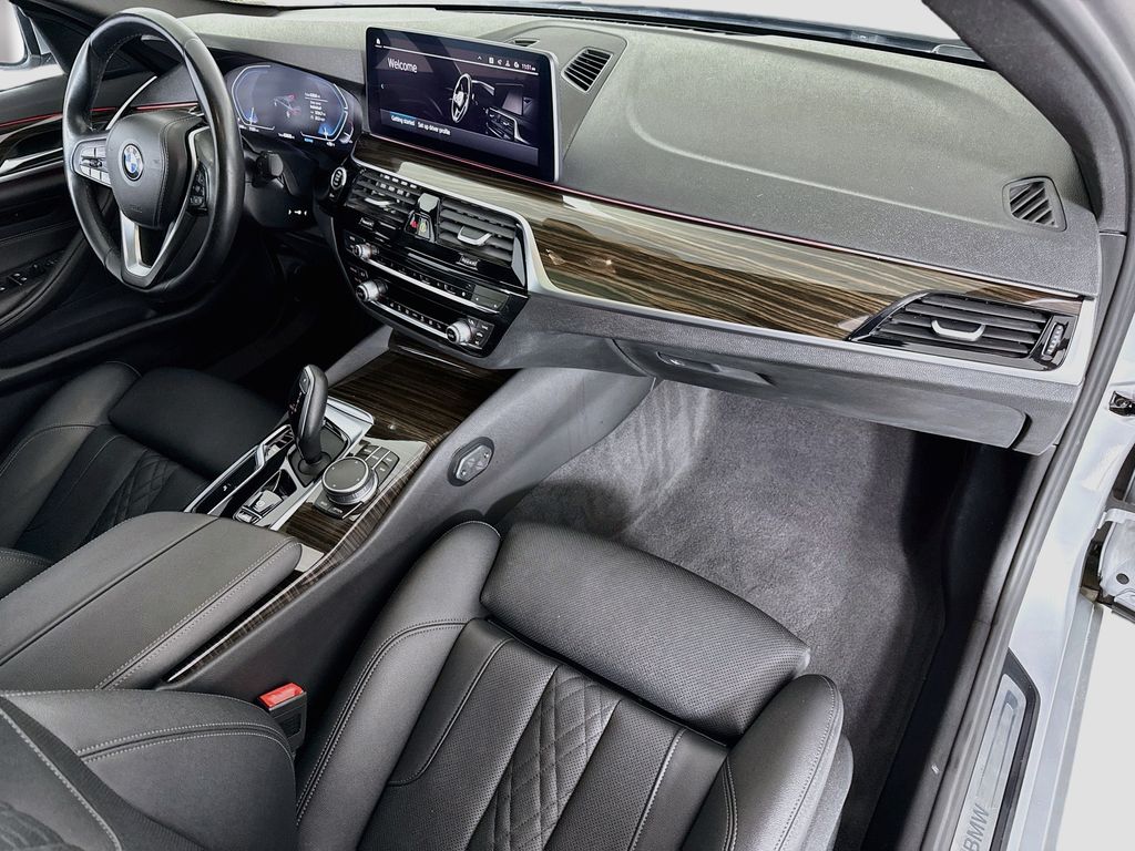 Thumbnail: 2021 BMW 5 Series - 17
