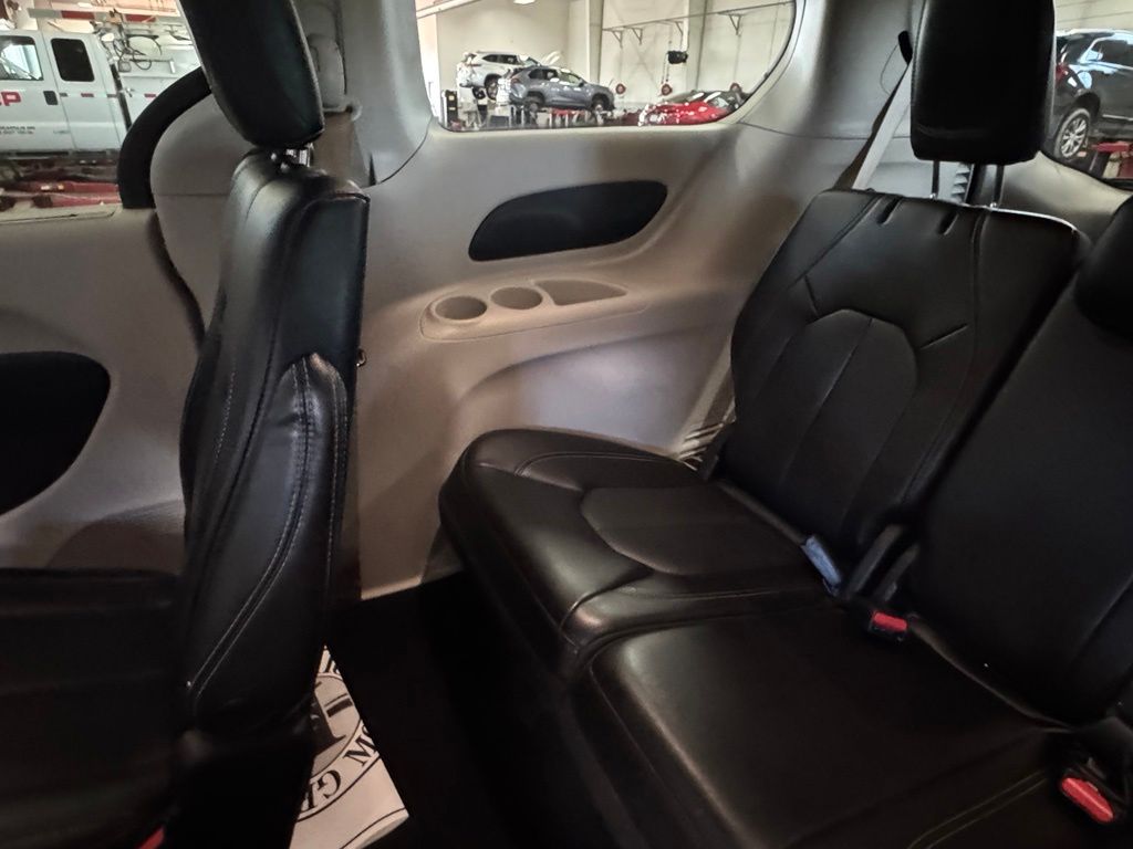 Used 2023 Chrysler Pacifica Van