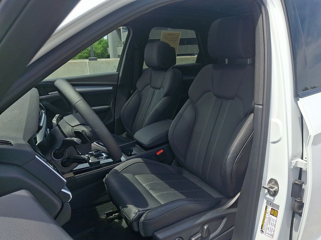 Thumbnail: 2025 Audi Q5 - 15